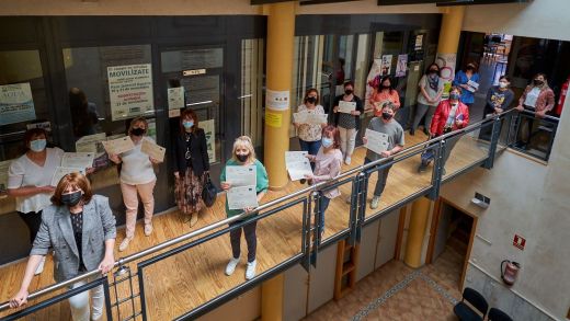 El alumnado recibió un diploma tras la finalización del curso.